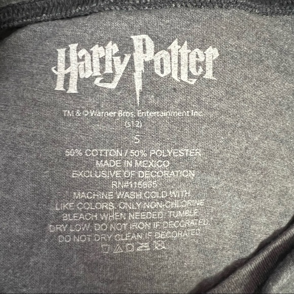 Hogwarts Long-sleeved Shirt - Picture 4 of 4